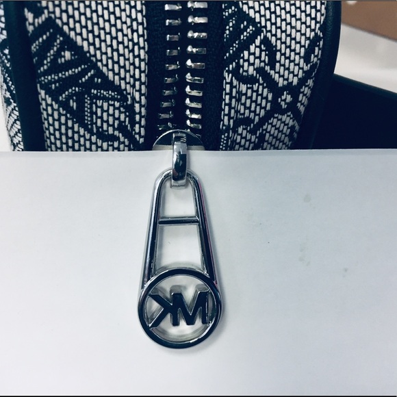 NWT Michael Kors Belt Bag - Picture 10 of 16